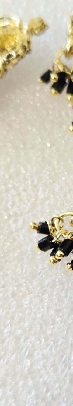Vintage Black and Gold chandelier earrings - Women Jewelry - Picture 6 of 16